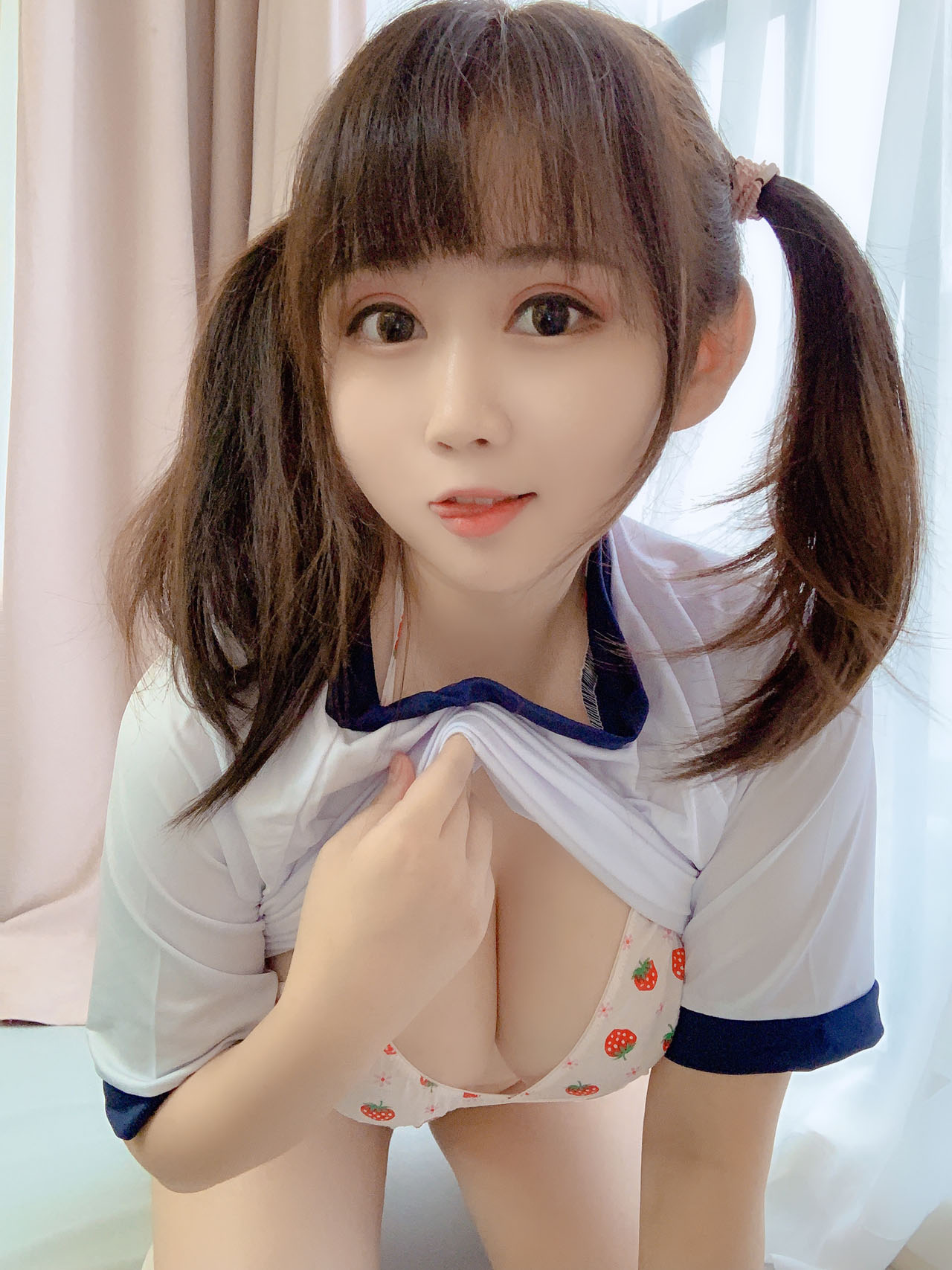 是依酱吖 – 全套84期&随包视频[18.6G-2026.4]
